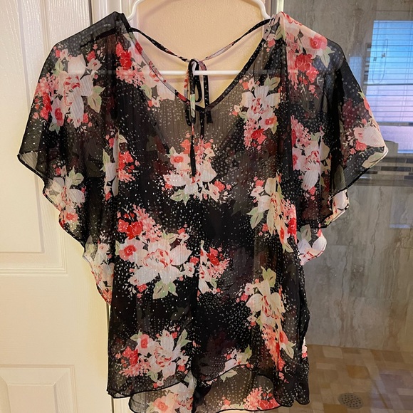 Super cute butterfly sleeve blouse - Picture 2 of 5